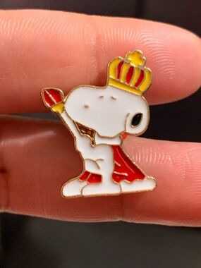 Snoopy King Enamel Pin - White, Red & Gold